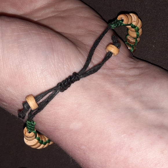 Adjustable wooden boho beaded bracelet on green and brown cord - Picture 4 of 5